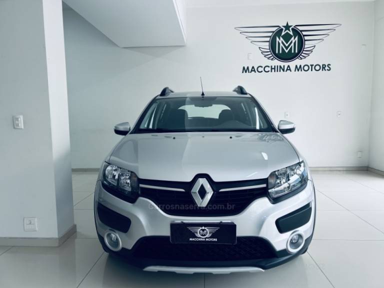 RENAULT - SANDERO - 2017/2018 - Prata - R$ 54.990,00