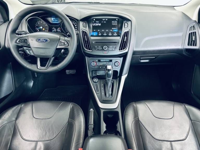 FORD - FOCUS - 2016/2017 - Branca - R$ 59.990,00