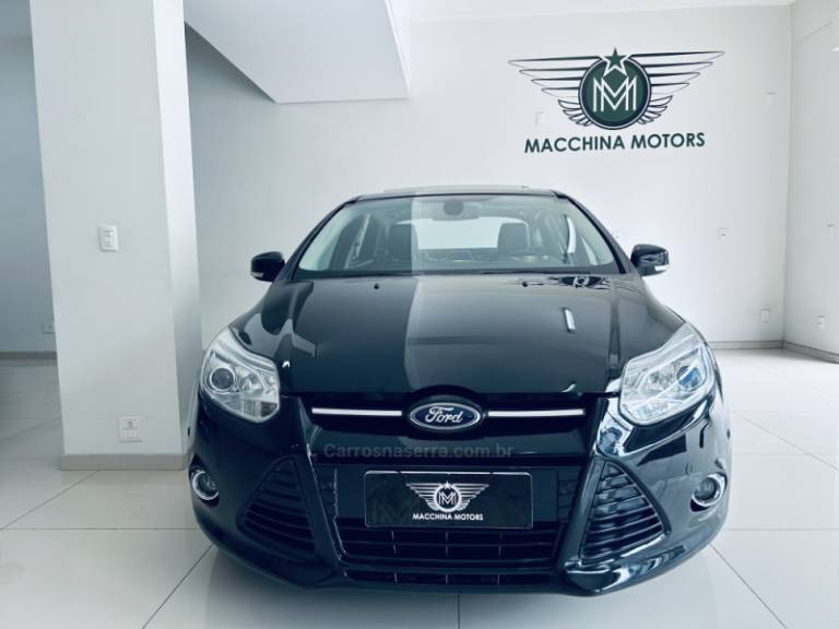 FORD - FOCUS - 2013/2014 - Preta - R$ 56.990,00