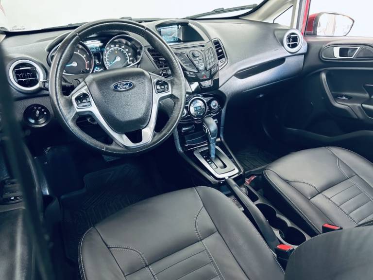 FORD - FIESTA - 2015/2015 - Vermelha - R$ 49.990,00