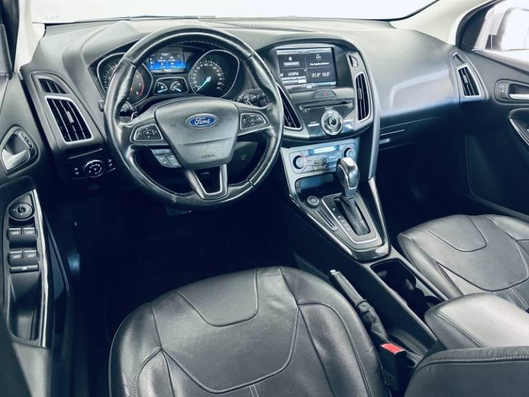FORD - FOCUS - 2015/2016 - Prata - R$ 59.990,00